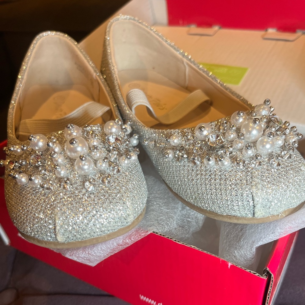 Little Girl’s size 10 dress shoes.